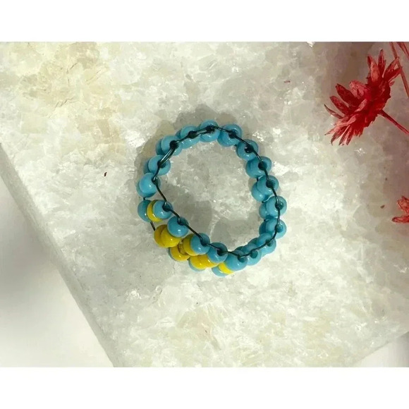 Vintage Handmade Blue & Yellow Beaded Tapered Shank Ring - Size 4 - Picture 5 of 8